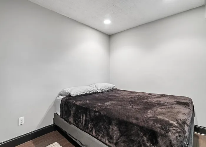 Luxury 3br With Pool, Gym & Full Backyard Holiday home *