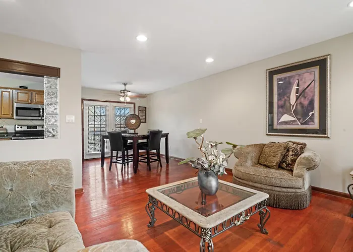 Luxury 3br With Pool, Gym & Full Backyard Holiday home *