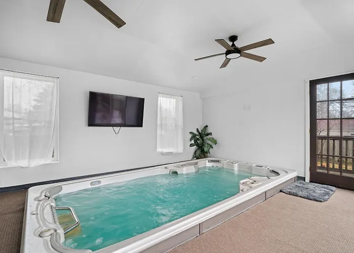 Luxury 3br With Pool, Gym & Full Backyard