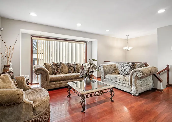 Luxury 3br With Pool, Gym & Full Backyard